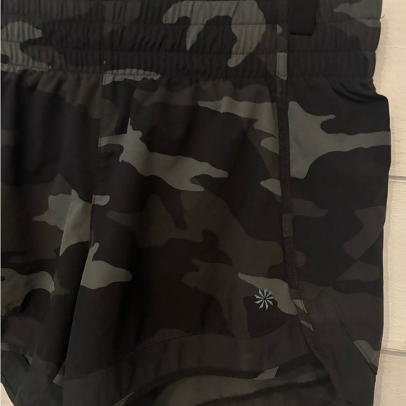 Athleta Mesh Racer Run Short 
Women's XS Black
Camouflage Print - Picture 10 of 11